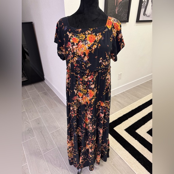 NATURAL LIFE Berkley Black Floral Tiered Maxi Dress Size Medium GUC - Picture 2 of 5